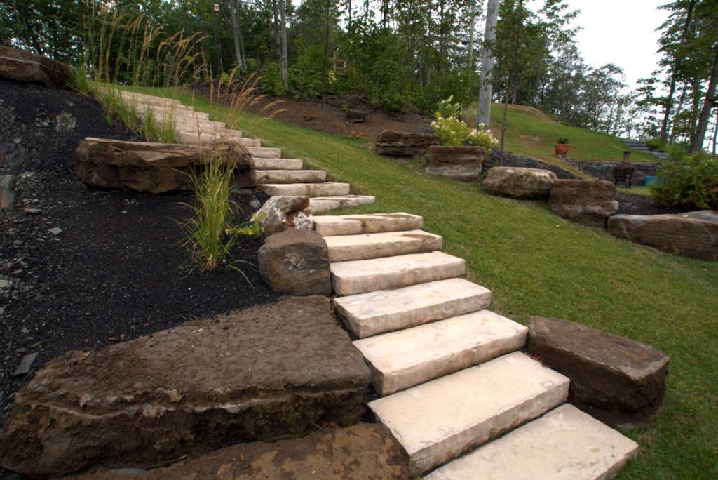 escalier de pierres naturelle